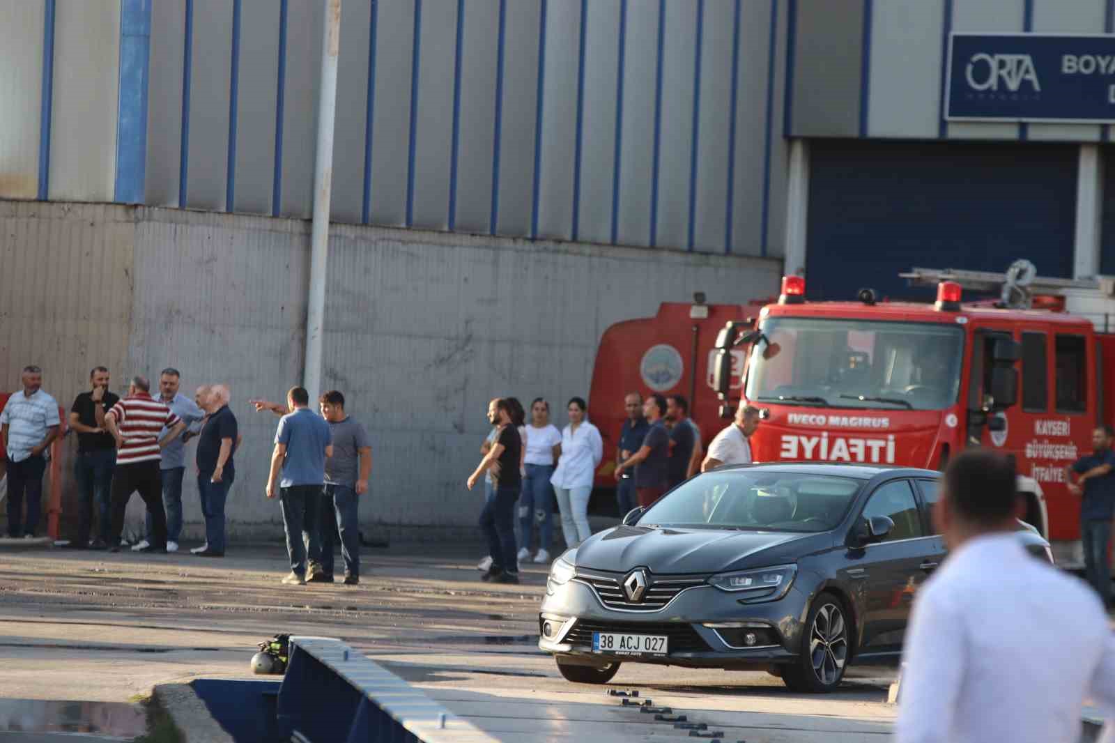 Kayseri’de fabrika hurdalığında çıkan yangın söndürüldü