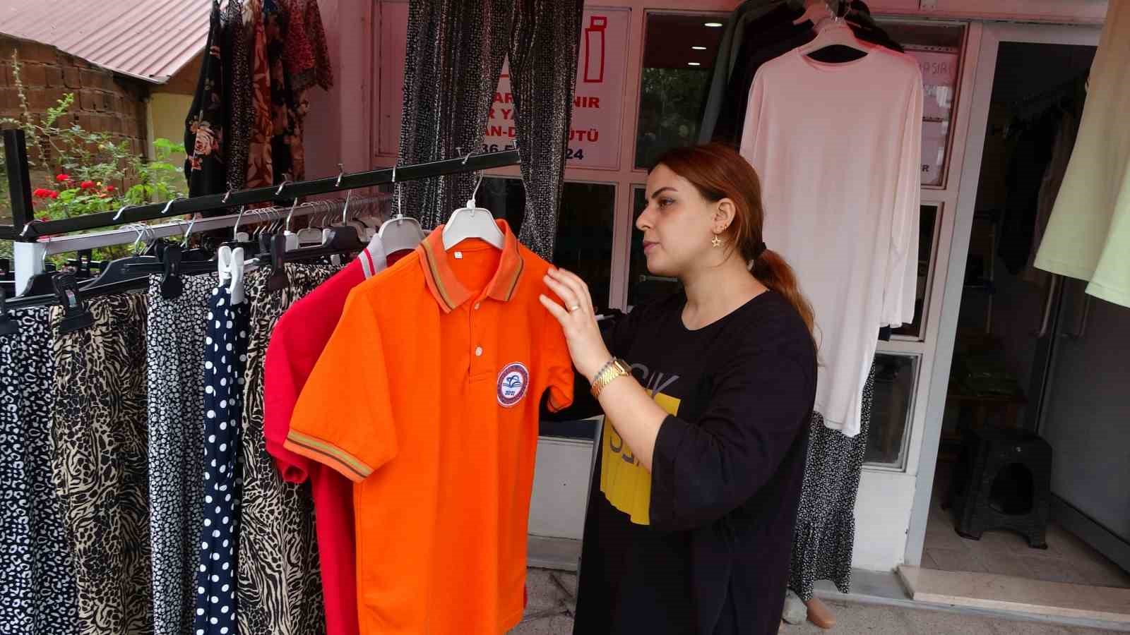 Hem terzilik yapıyor hem KPSS&rsquo;ye hazırlanıyor: Şehit ve gazi &ccedil;ocuklarına okul kıyafetleri &uuml;cretsiz
