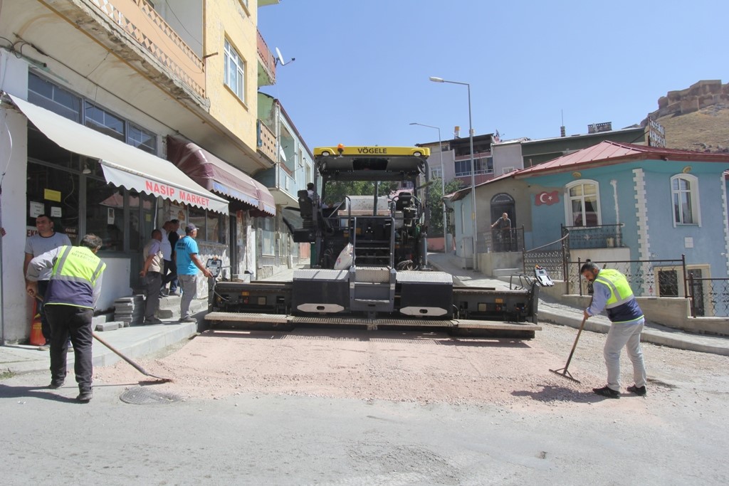 Belediyeden asfalt atağı

