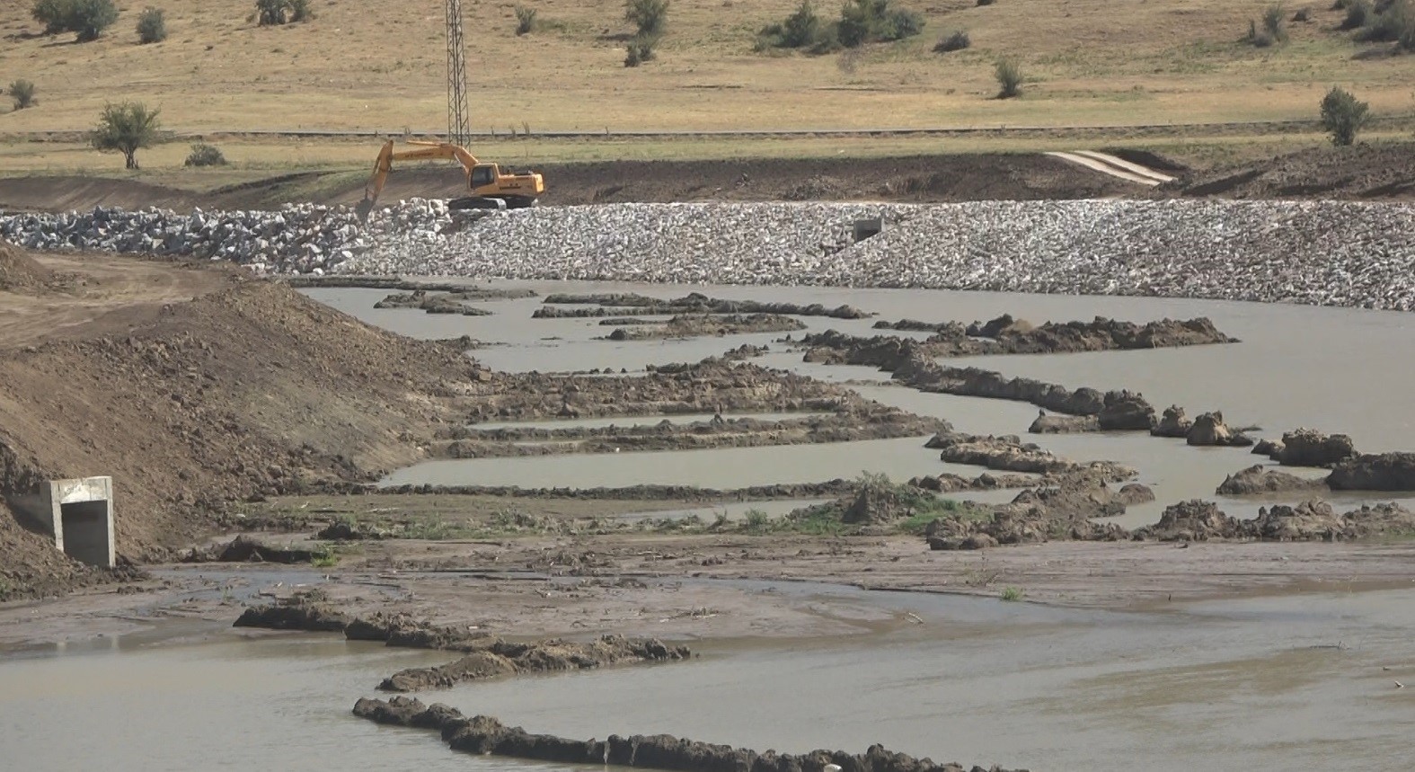 1,5 milyar TL’lik yatırımla Karasu Nehri ıslah ediliyor