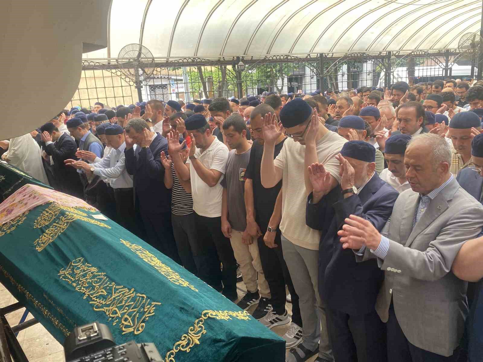 Kırklareli&rsquo;nde selde hayatını kaybeden doktor ve eşi son yolculuğuna uğurlandı
