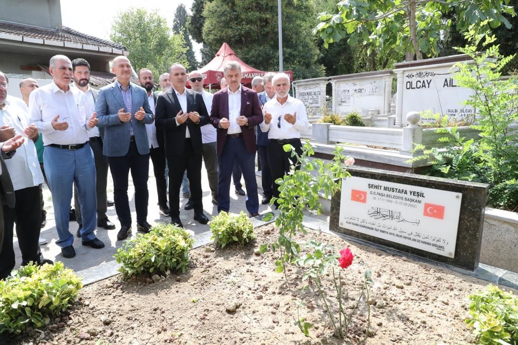 Gaziosmanpaşa&rsquo;nın eski Belediye Başkanı Mustafa Yeşil mezarı başında dualarla anıldı
