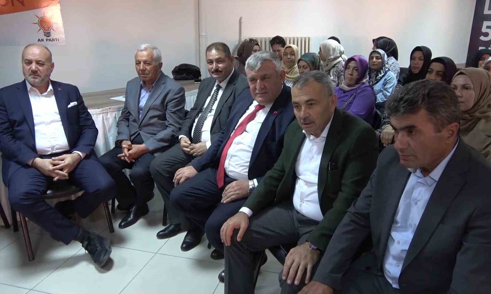 AK Parti Genel Başkan Yardımcısı Yılmaz&rsquo;dan İmamoğlu&rsquo;na g&ouml;nderme: "3 ay &ouml;nce de Cumhurbaşkanlığına yakıştırıyordu"
