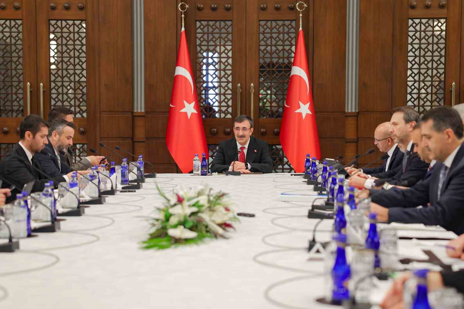 Bakan Bayraktar: &ldquo;T&uuml;rkiye doğal gazda 2028 yılına kadar 150 milyar metrek&uuml;p yıllık giriş kapasitesine sahip olacak&rdquo;
