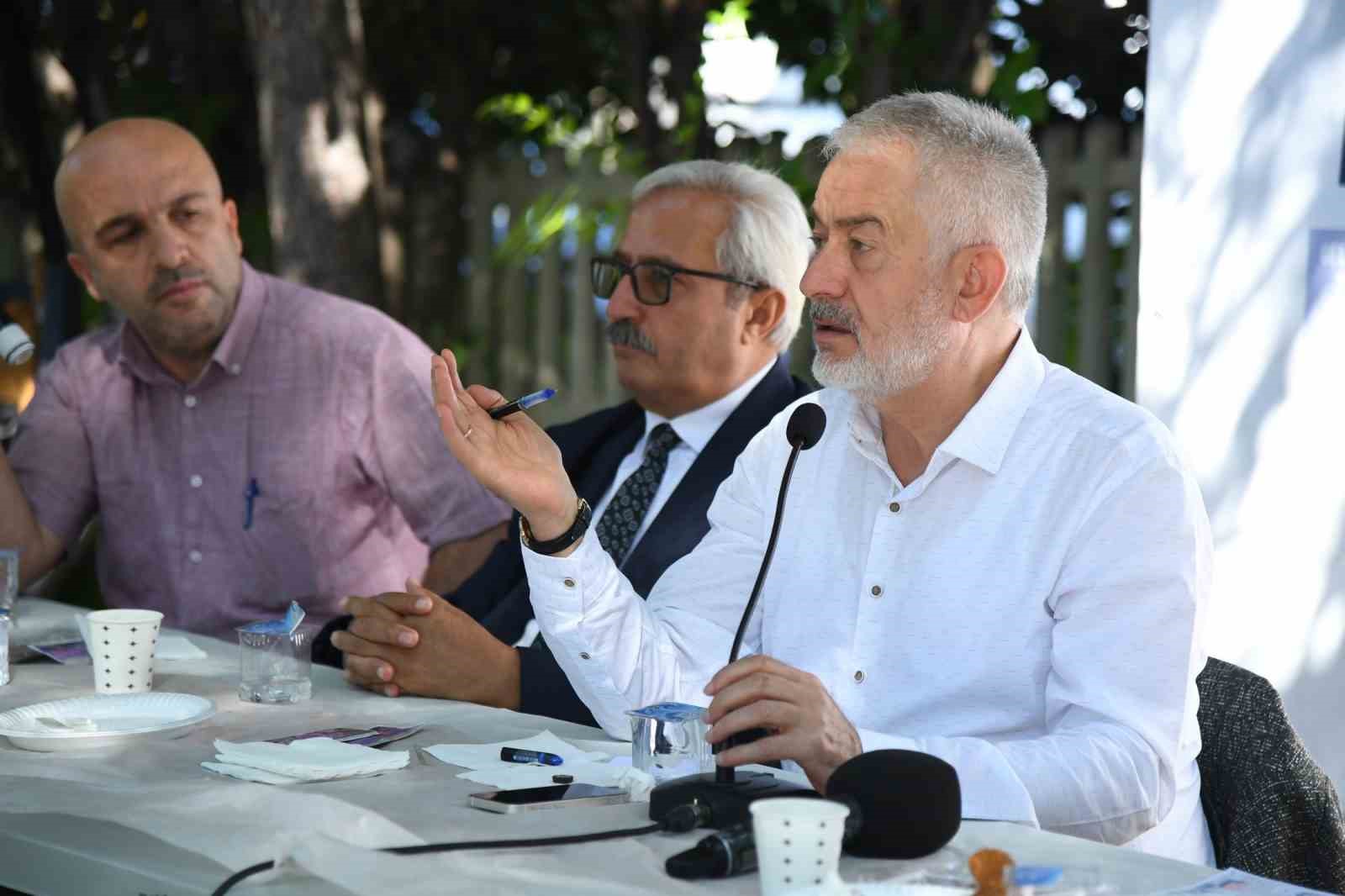 Başdeğirmen, esnafa yeni otogar alanı ve kavşak &ccedil;alışması hakkında bilgi verdi
