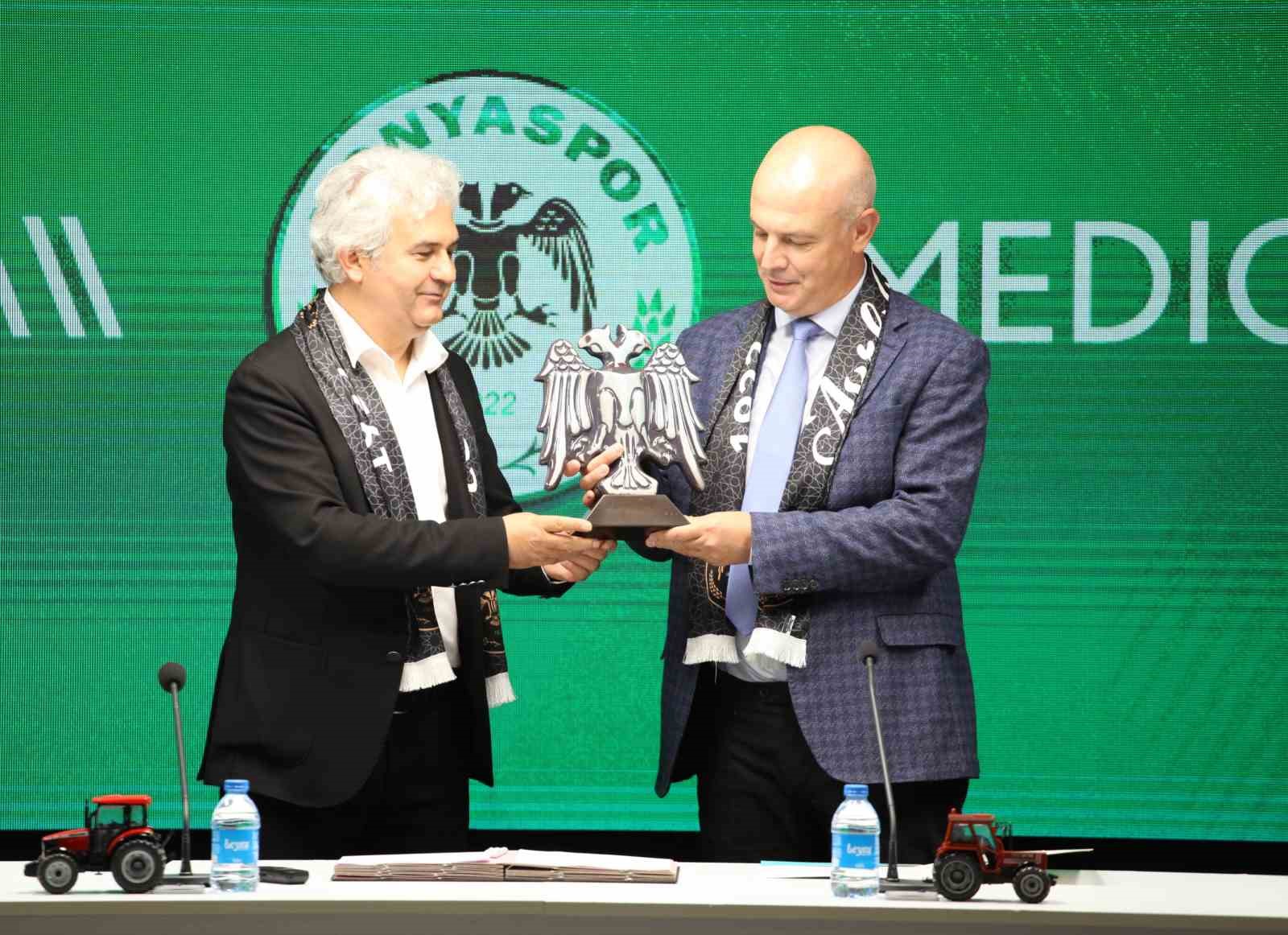 Medicana ile Konyaspor sağlık sponsorluğu anlaşmasını tazeledi

