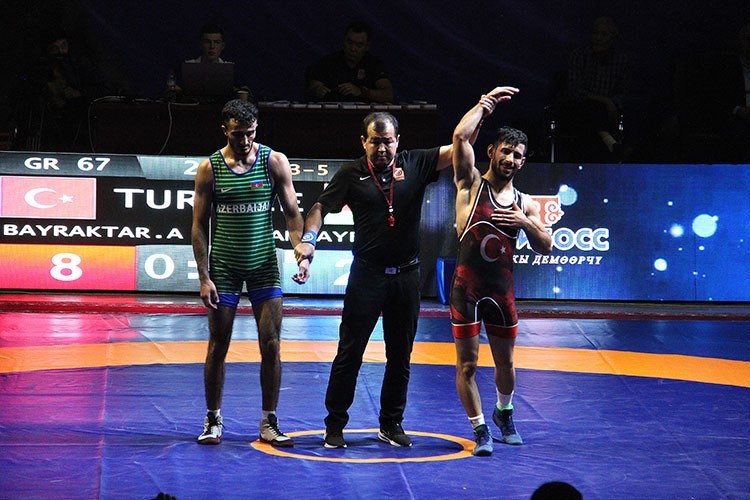 Dünya üçüncüsü olan Torku Şeker Sporlu Alihan Bayraktar yurda döndü