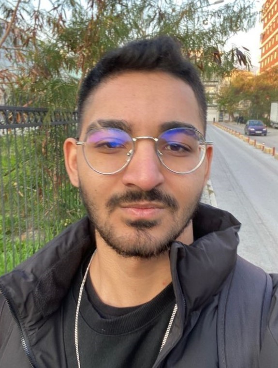 İzmir&rsquo;de otomobille &ccedil;arpışan motokurye hayatını kaybetti
