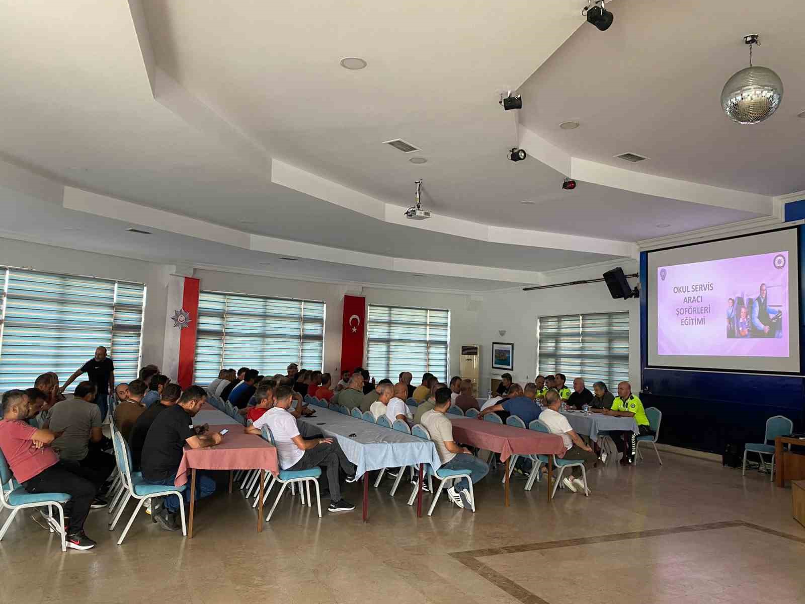 Zonguldak’ta okul servis araç sürücülerine bilgilendirme toplantısı