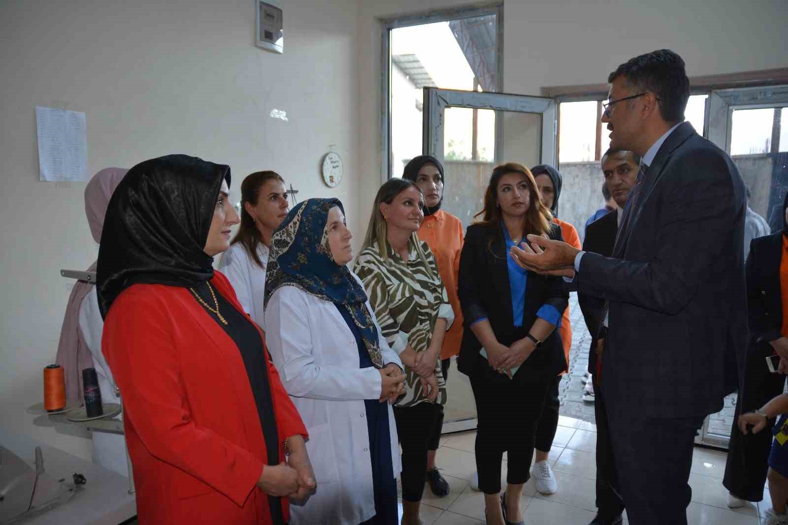 Vali &Ccedil;elik: "Her eser Hakkari&rsquo;den bir par&ccedil;a barındırıyor"
