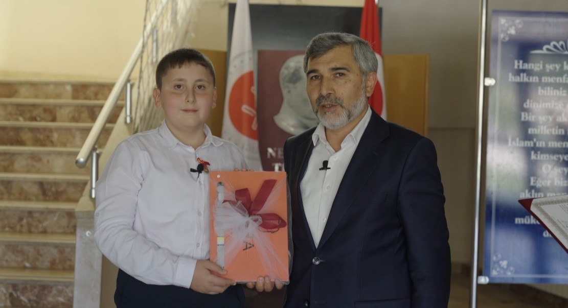 Hıfzını 9 ay gibi kısa s&uuml;rede tamamlayan hafız g&ouml;z doldurdu
