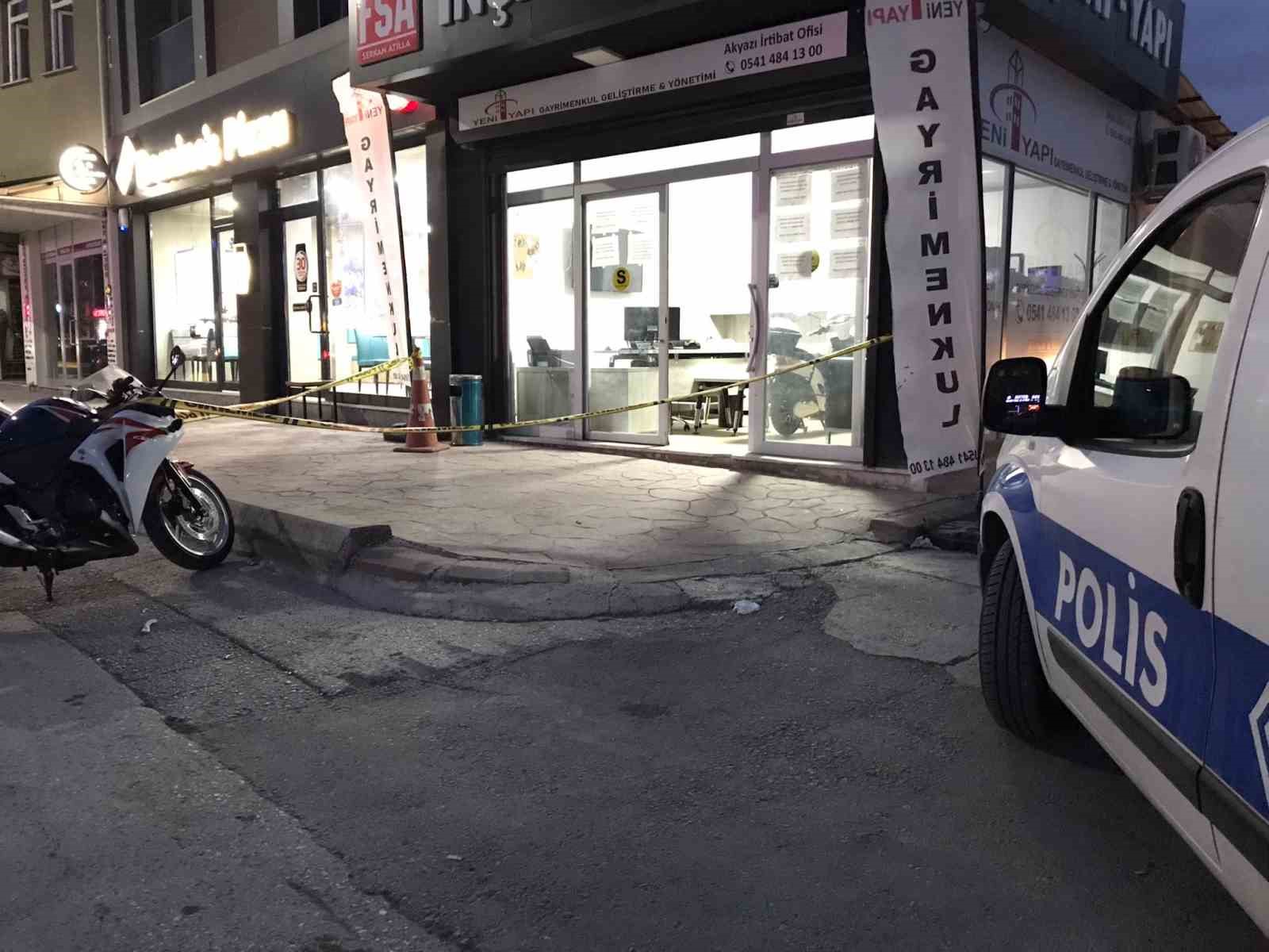 Sakarya&rsquo;da uzman &ccedil;avuşa d&ouml;ner bı&ccedil;aklı saldırı
