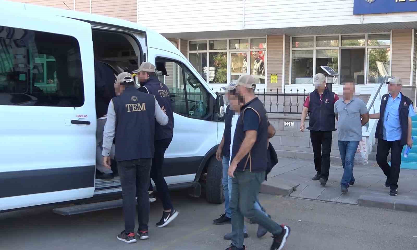 FET&Ouml; h&uuml;k&uuml;ml&uuml;s&uuml; 3 eski &ouml;ğretmen yakalandı
