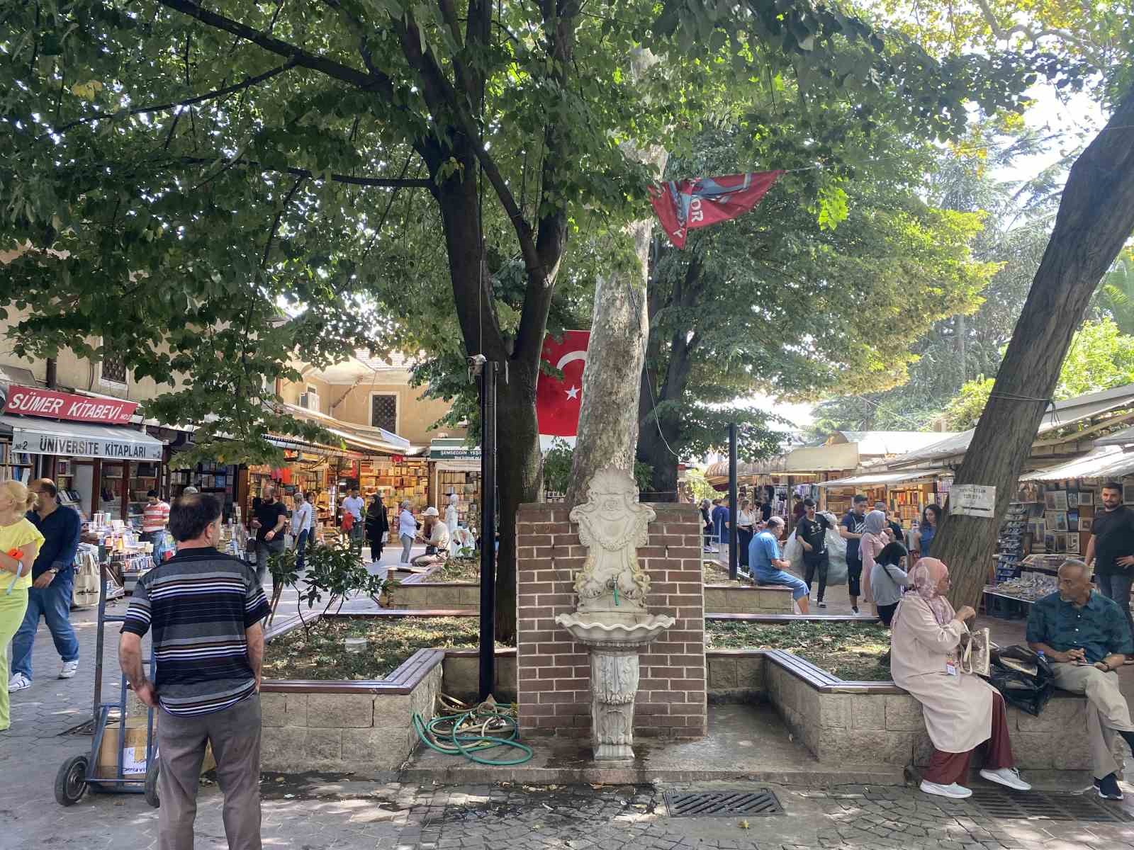 K&uuml;lt&uuml;r bek&ccedil;ileri sahaflar g&uuml;n&uuml;m&uuml;zde dijitale yeniliyor
