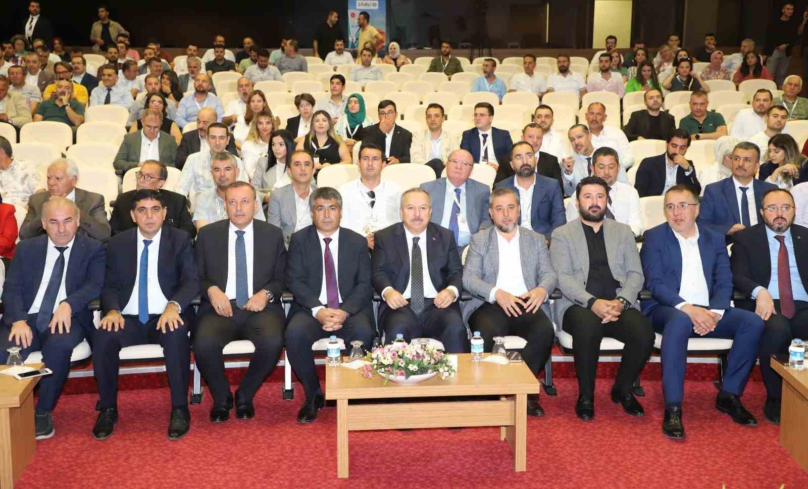 Rekt&ouml;r Prof. Dr. Mehmet Hakkı Alma: "D&uuml;nyada ilk defa taştan kağıt &uuml;rettik"
