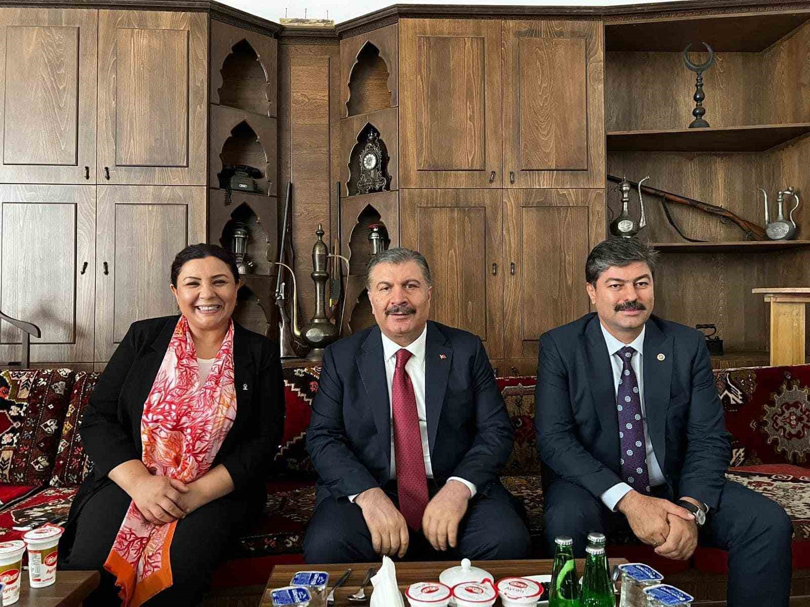 AK Parti İl Başkanı Ünsal: "Kanser tedavisi yapan hekimler artık Kırşehir’de hizmet verecek"