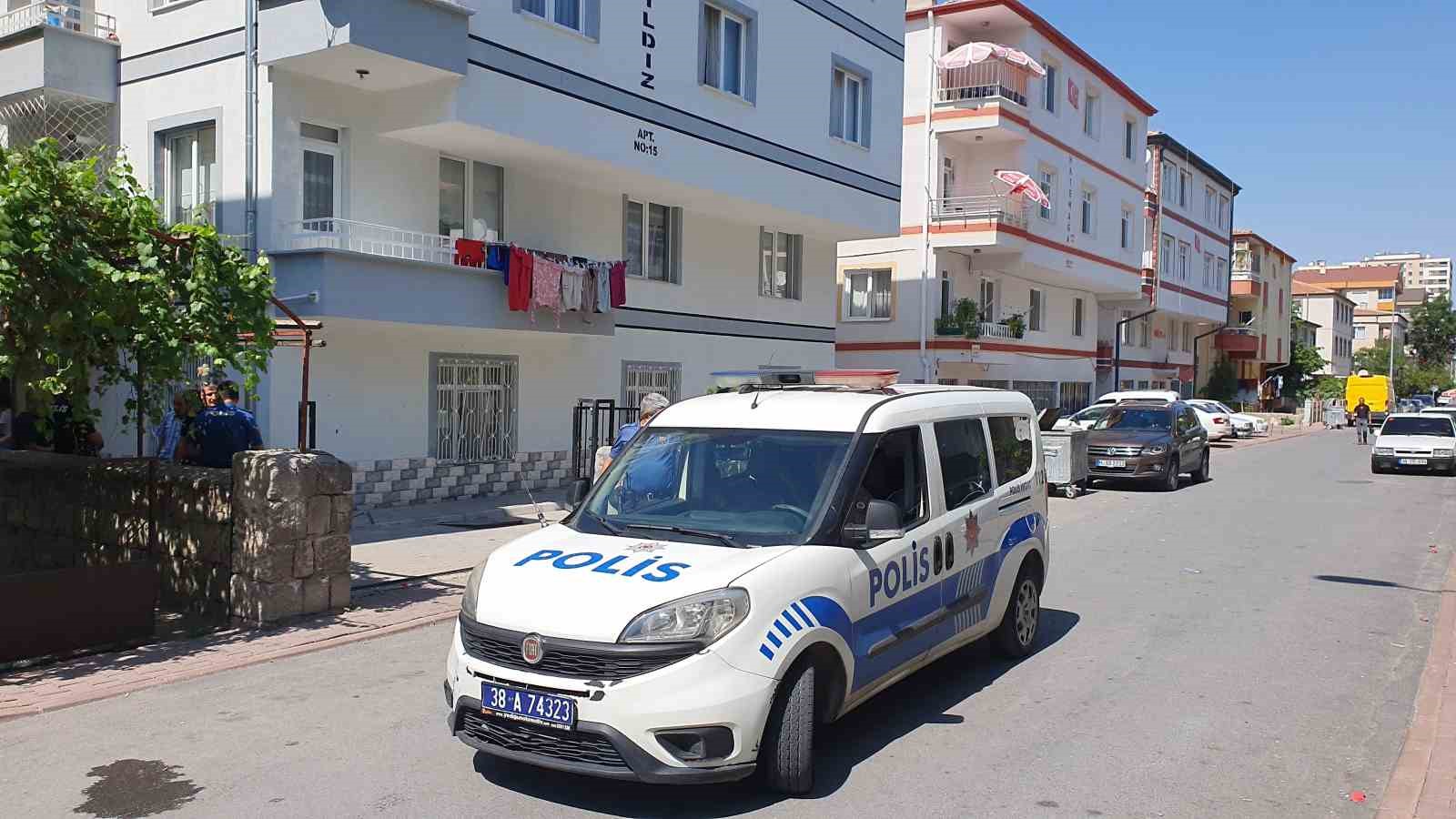 90 yaşındaki kadın evinde &ouml;l&uuml; bulundu

