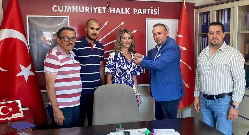 CHP’den istifa eden genç avukat AK Parti’ye üye oldu