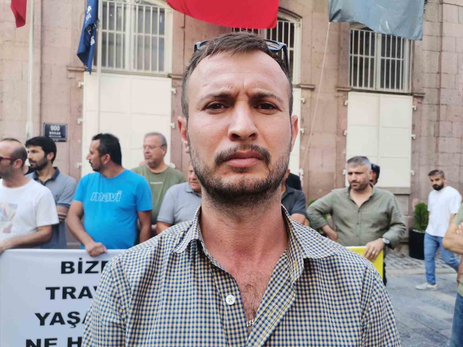 İzmir&rsquo;de &lsquo;S Plaka&rsquo; ara&ccedil; sahipleri B&uuml;y&uuml;kşehir &ouml;n&uuml;nde eylem yaptı
