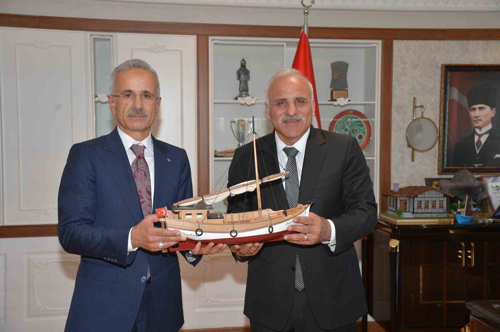 Bakan Uraloğlu’ndan Trabzon Büyükşehir Belediyesi’ne ziyaret