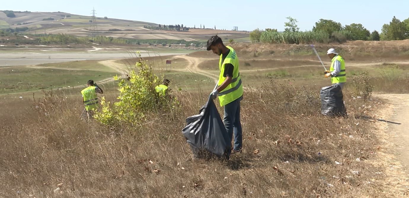İstanbul&rsquo;daki baraj havzalarından haftada 100 ton &ccedil;&ouml;p toplanıyor
