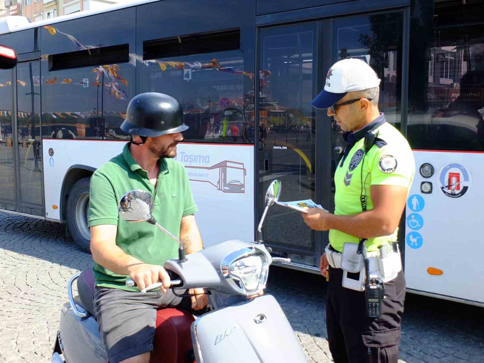 &Ccedil;anakkale&rsquo;de motosiklet s&uuml;r&uuml;c&uuml;lerine &ldquo;Kaskınla yol ver hayata&rdquo; sloganıyla denetim ger&ccedil;ekleştirildi
