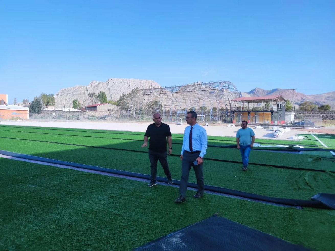 Ağrı Gen&ccedil;lik ve Spor İl M&uuml;d&uuml;r&uuml; Din, Doğubayazıt&rsquo;taki yatırımları inceledi
