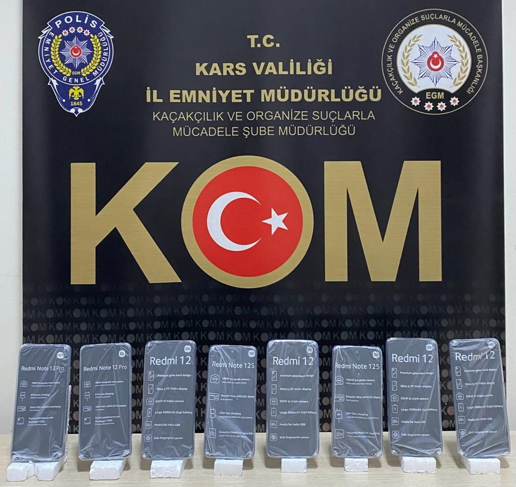Kars’ta gümrük kaçağı telefon ele geçirildi