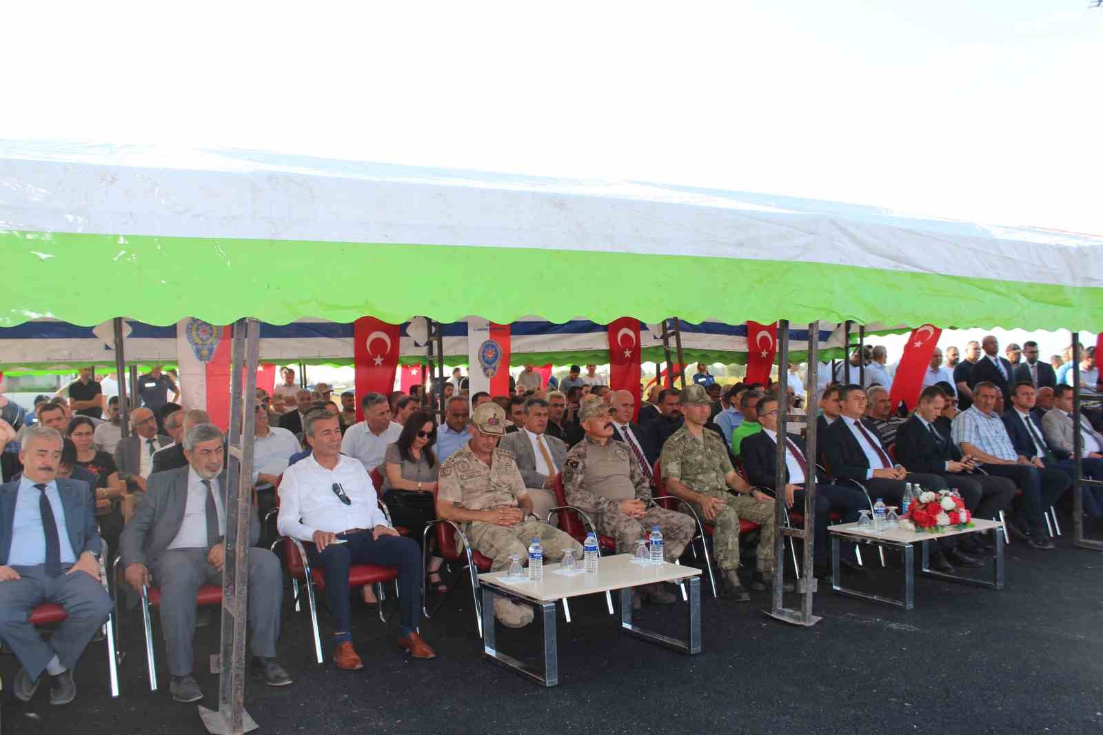 Iğdır’da 8 yıl önce şehit düşen 13 polis anıldı
