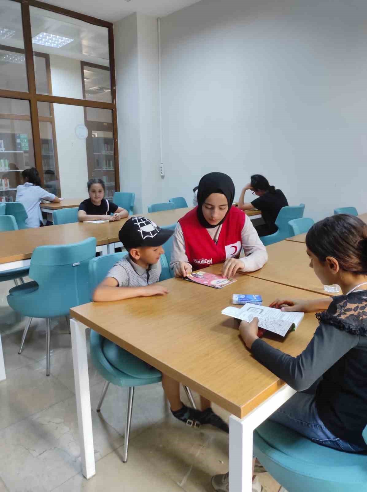 Ağrı&rsquo;da &ccedil;ocuklar Kitap Okuma G&uuml;n&uuml;&rsquo;n&uuml; kutladı
