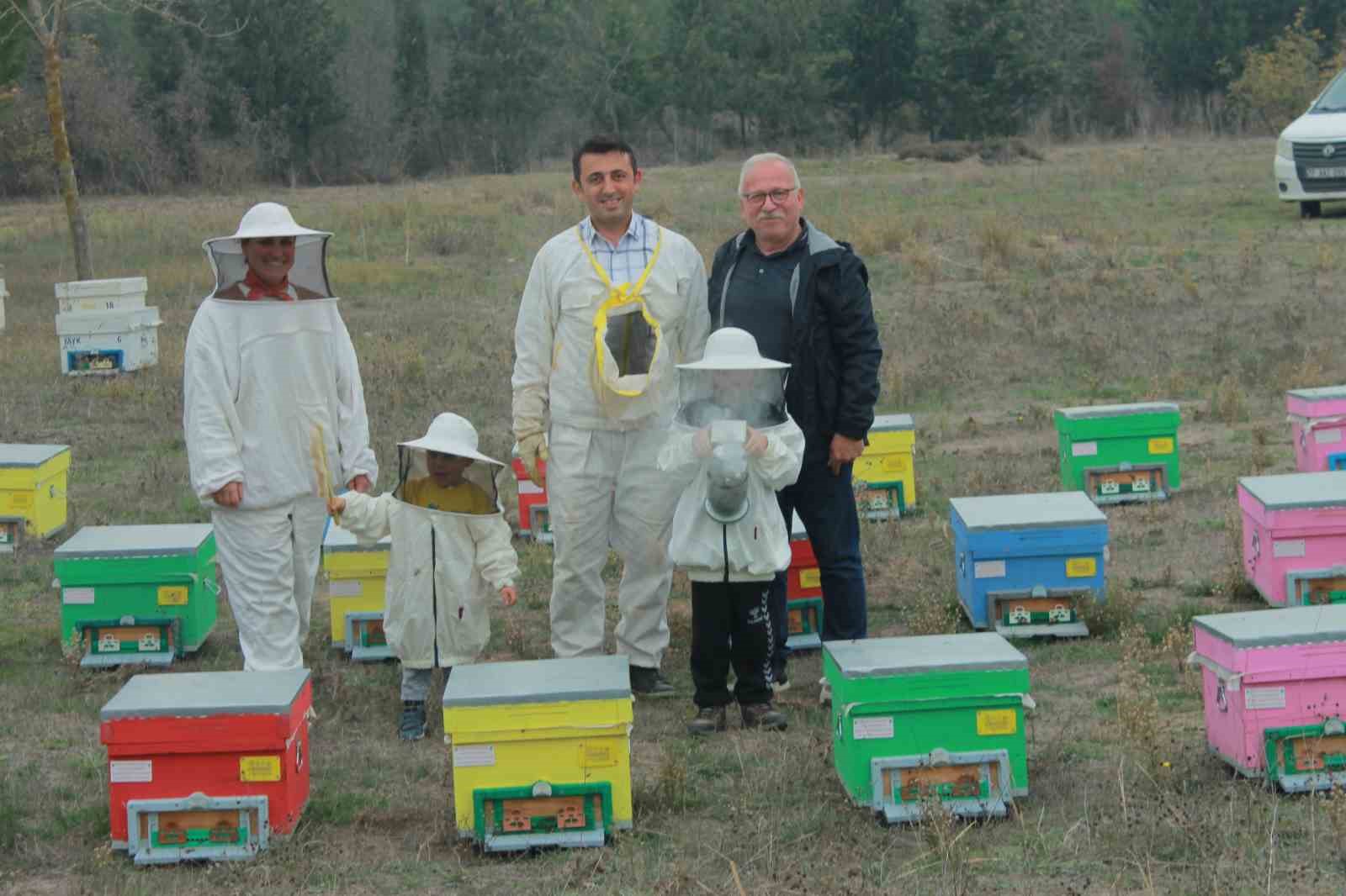 (&Ouml;zel)  G&ouml;kkuşağı renkleriyle bal &uuml;retimi
