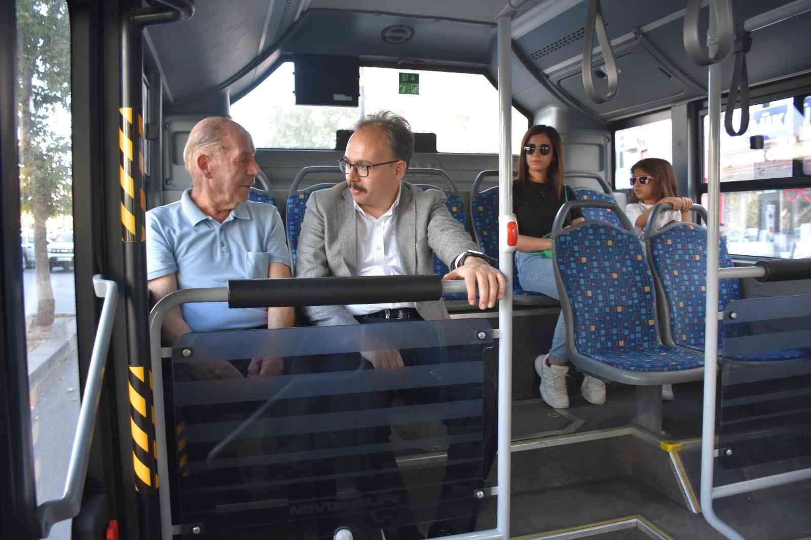 Vali Kızılkaya vatandaş gibi halk otob&uuml;s&uuml;ne binerek denetleme yaptı
