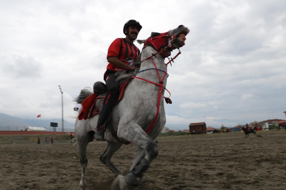 Ata sporu cirit Erzincan&rsquo;da yaşatılıyor
