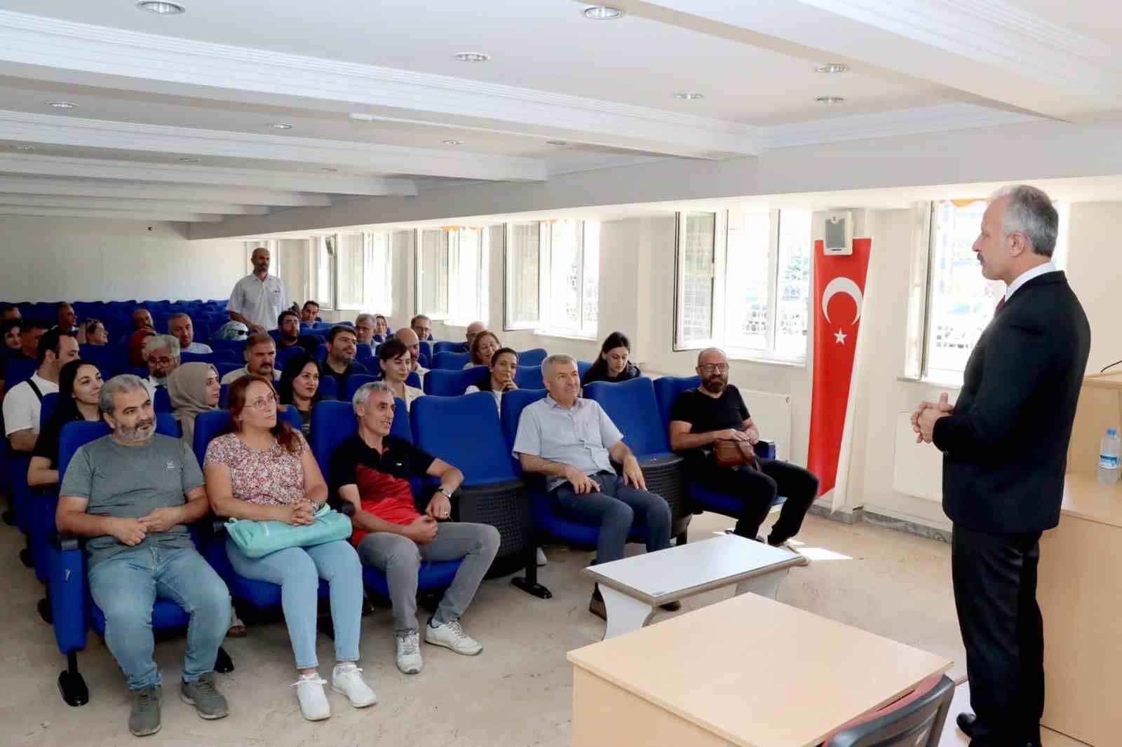 'Çocuklarımızın gönlüne girmeliyiz'