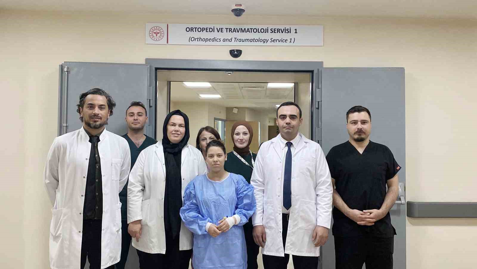 Konya’da 14 yaşındaki çocuğun kamburu ameliyatla düzeltildi
