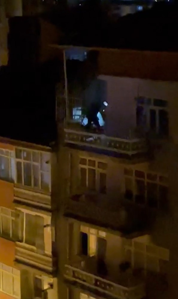 Polis 2 saat kovaladı, hırsız balkonda yakalandı