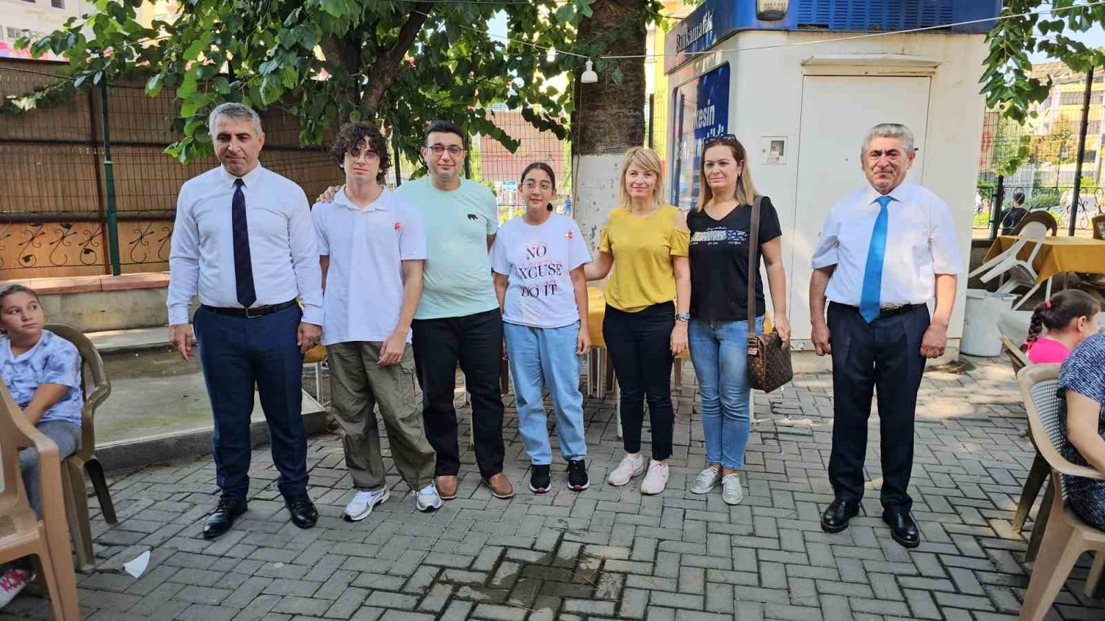 Nazilli Beşeylül Ortaokulu LGS’de derece elde eden ilk 3 öğrencisini ödüllendirdi