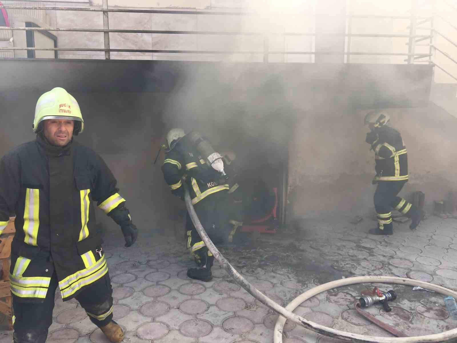 Burdur’da besi çiftliğinde çıkan yangın büyümeden söndürüldü