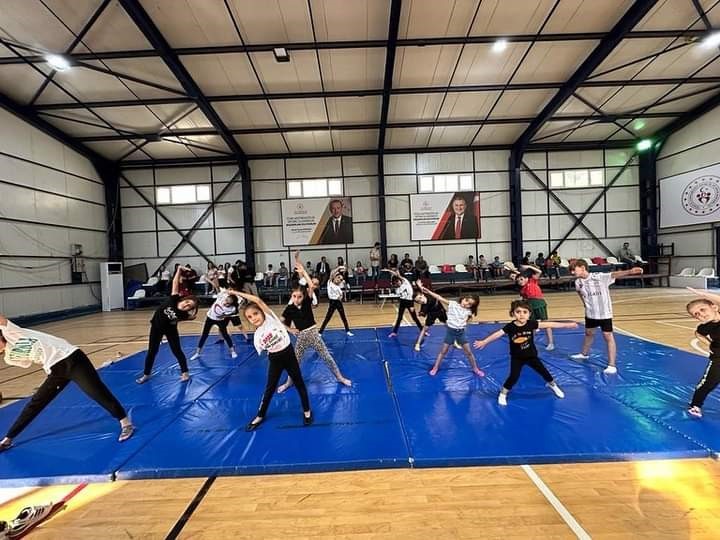 &Ccedil;ukurcalı miniklerden, jimnastik se&ccedil;melerine yoğun ilgi
