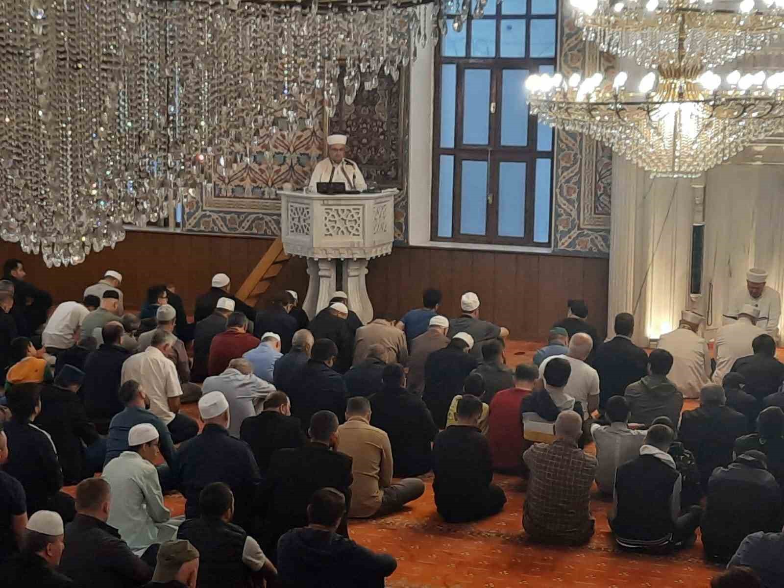 Aileler sabah namazında buluştu