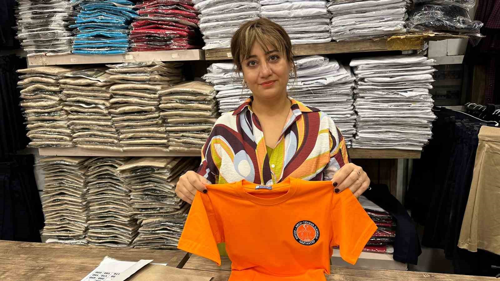 Gaziantep&rsquo;te &ccedil;arşı pazarda okul kıyafeti yoğunluğu
