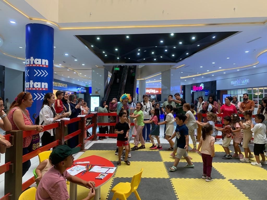 Mardin&rsquo;de hizmet veren AVM okula d&ouml;n&uuml;ş kampanyası başlattı
