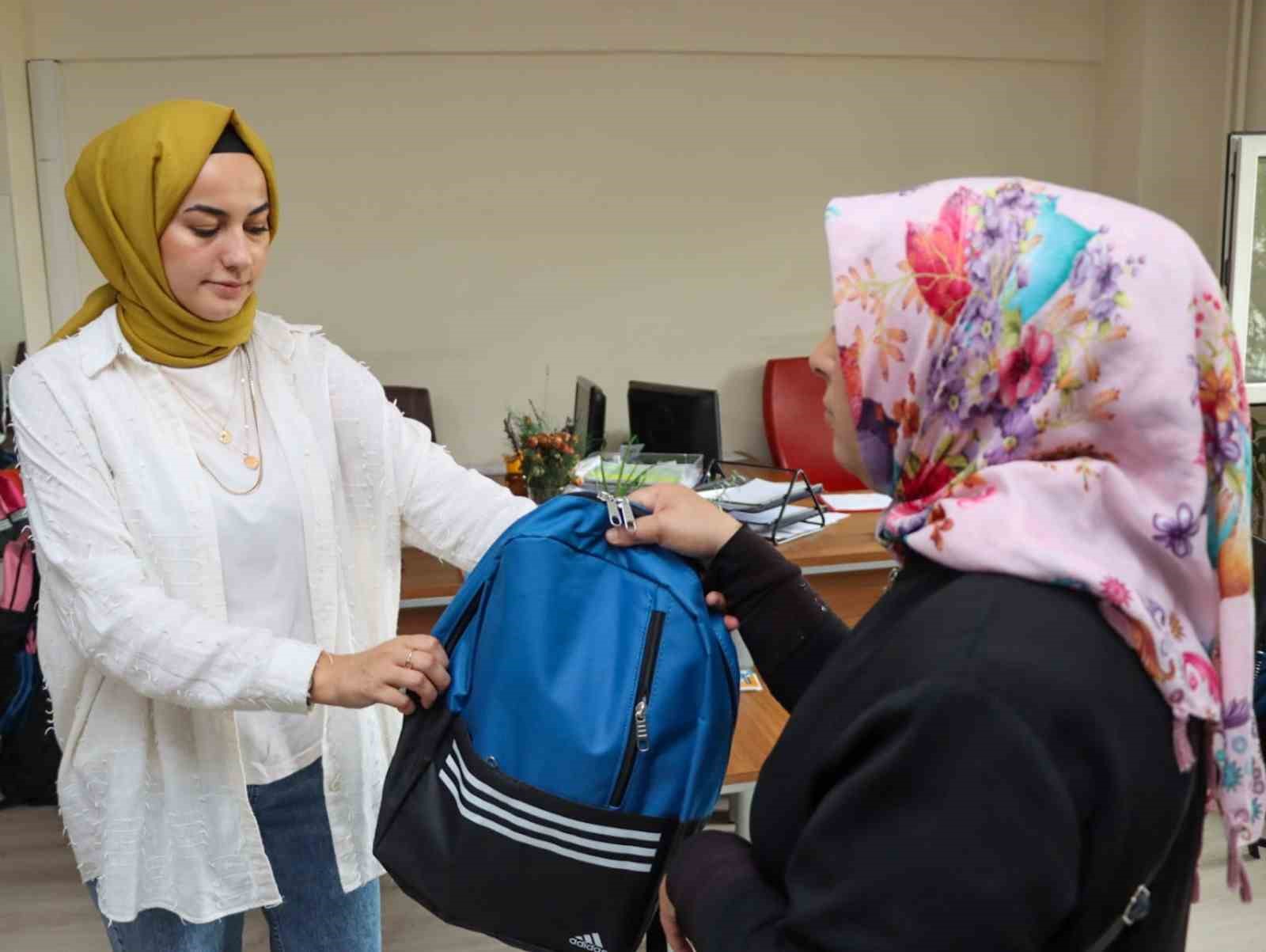 Yalova Belediyesi’nden ihtiyaç sahibi öğrencilere destek