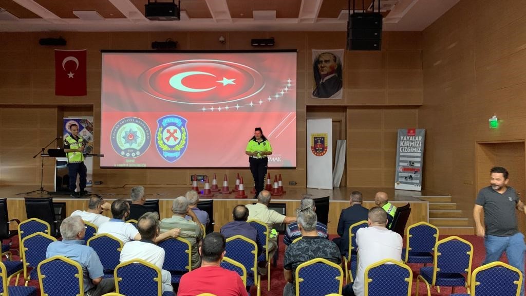 Edirne polisinden servis şof&ouml;rlerine seminer
