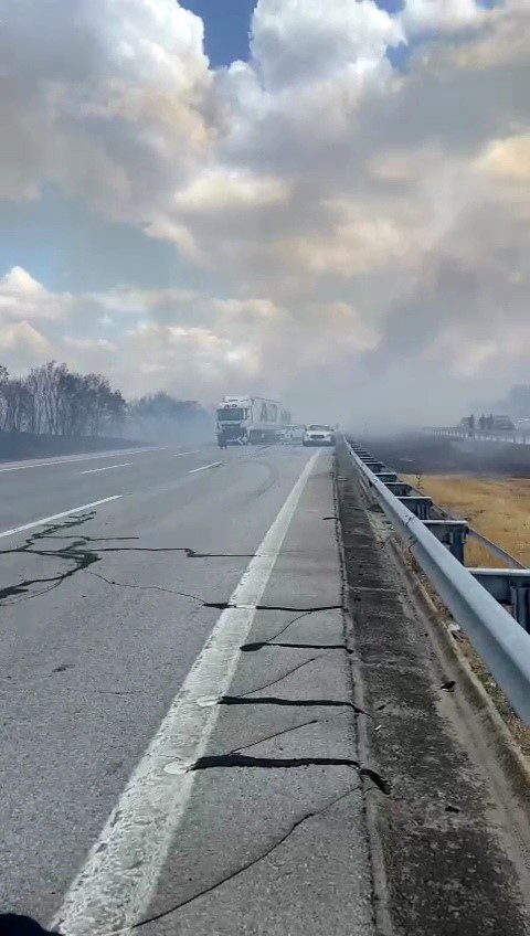 1 kişinin &ouml;ld&uuml;ğ&uuml; ve 36 kişinin yaralandığı kazanın sebebi anız yangını
