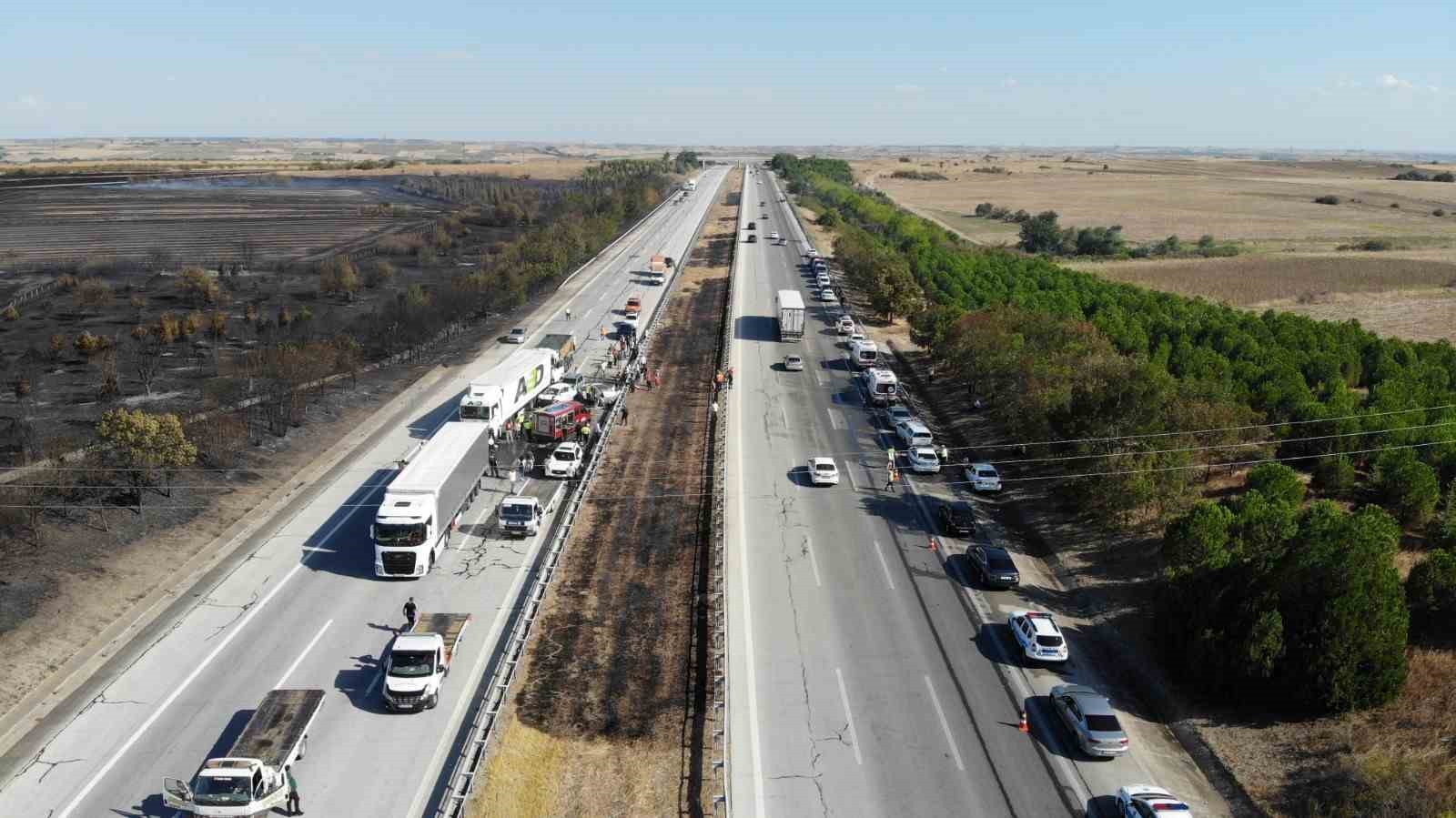Edirne Valisi Sezer kaza b&ouml;lgesinde incelemelerde bulundu
