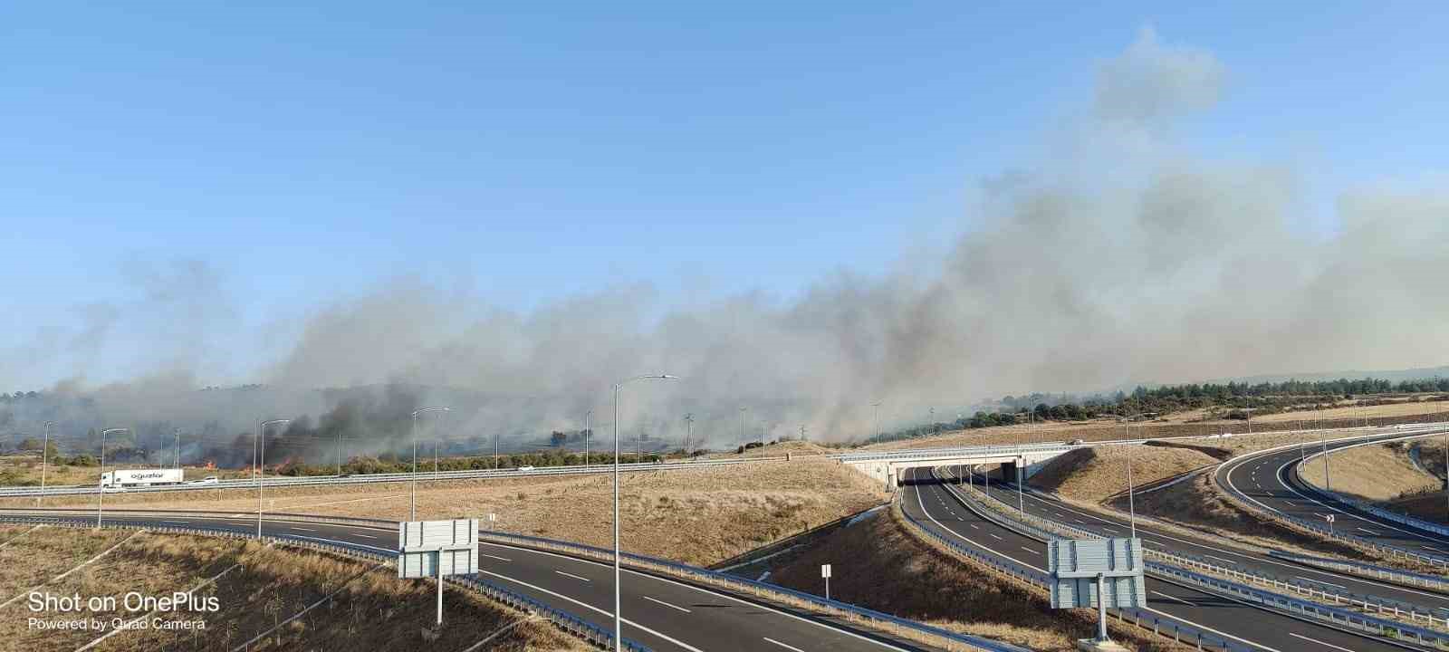 Gelibolu&rsquo;da zirai alanda yangın &ccedil;ıktı
