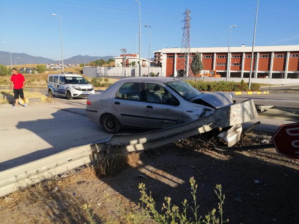 Gözüne gelen güneş ışığı kazaya neden oldu: 1 yaralı