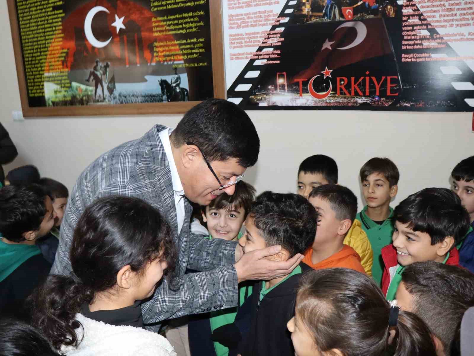Başkan Özcan yeni eğitim öğretim yılını kutladı
