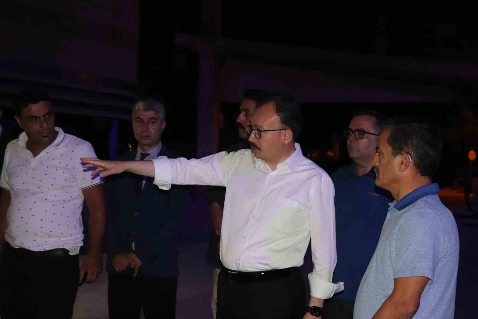 Siirt Valisi Kızılkaya g&uuml;n ağarmadan hastaneyi denetledi
